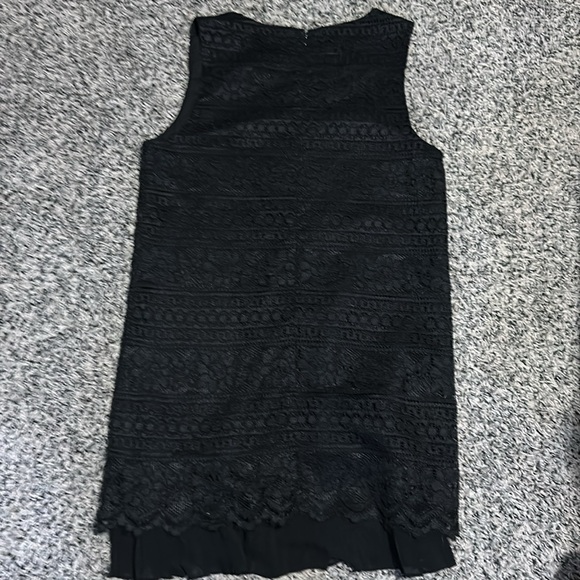 Woman’s knit Cece dress. In black with layered pleated bottom. Size 10p. - Picture 6 of 6